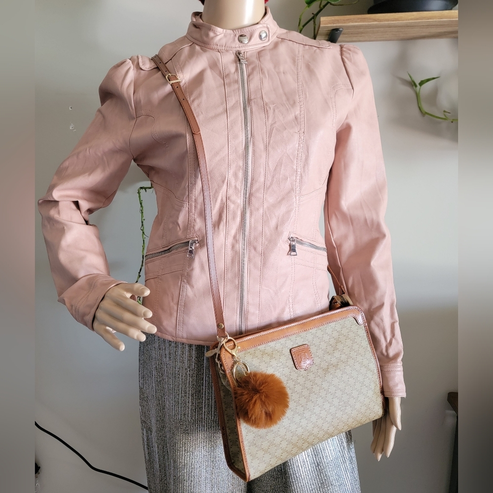 Firm✅️ Authentic CELINE Clutch bag To Crossbody